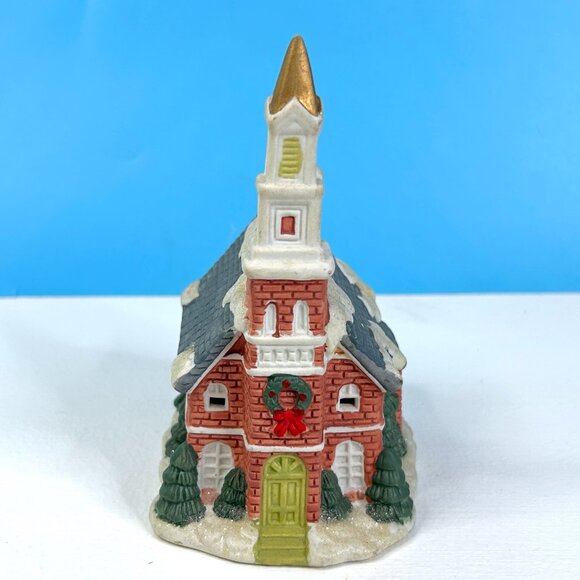 Vintage Beautiful Detail Cobblestone Corners Ceramic Christmas Village Church - Picture 1 of 6